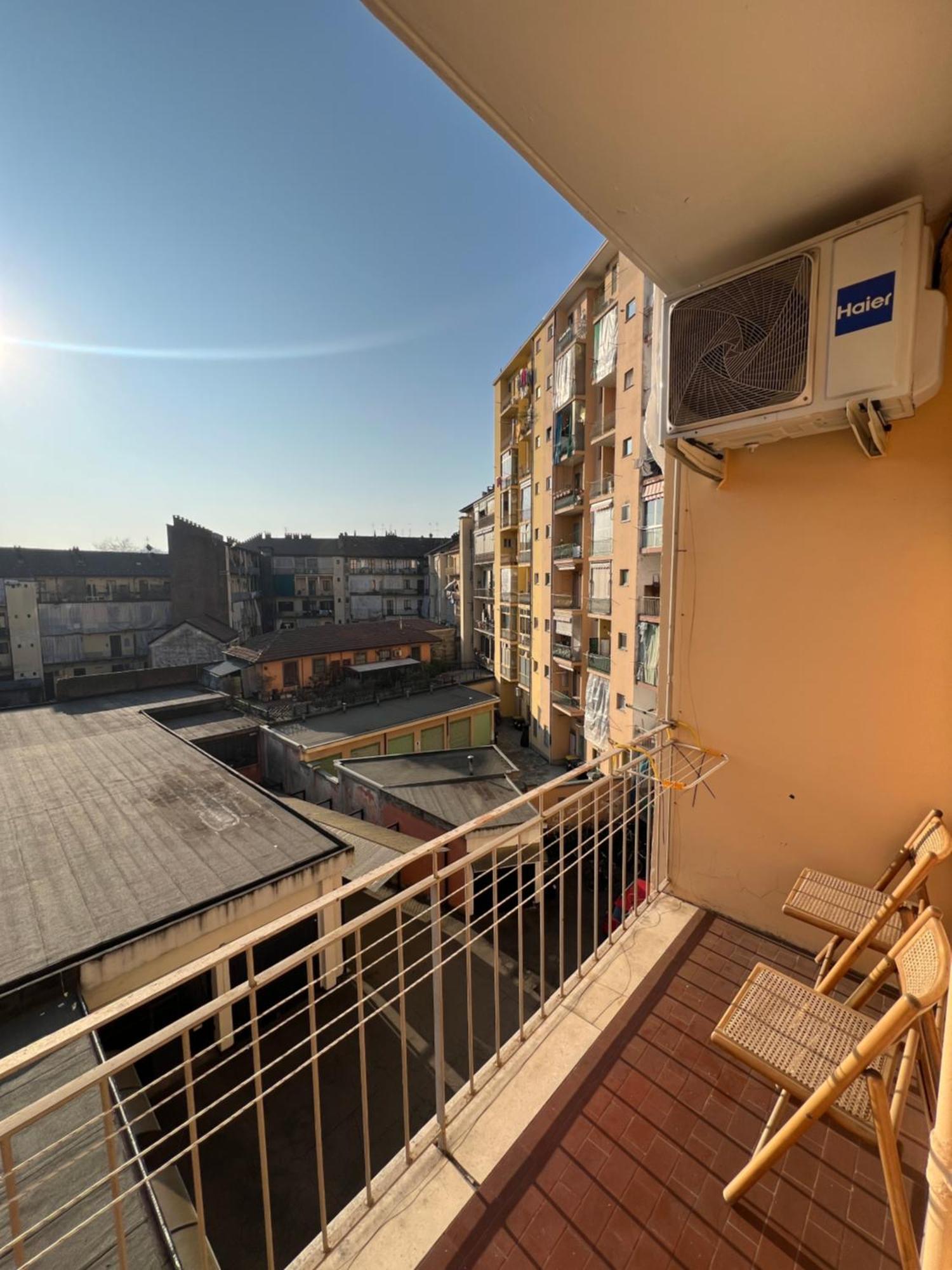 Room With Private Balcony On The Dora River Turin Luaran gambar