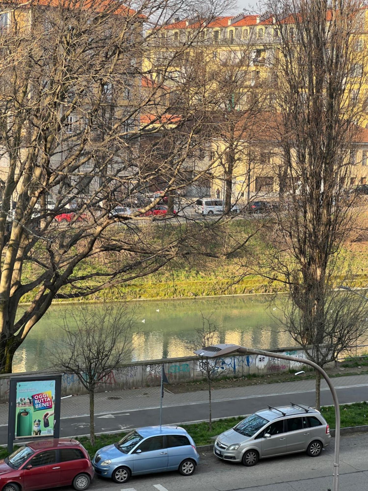 Room With Private Balcony On The Dora River Turin Luaran gambar