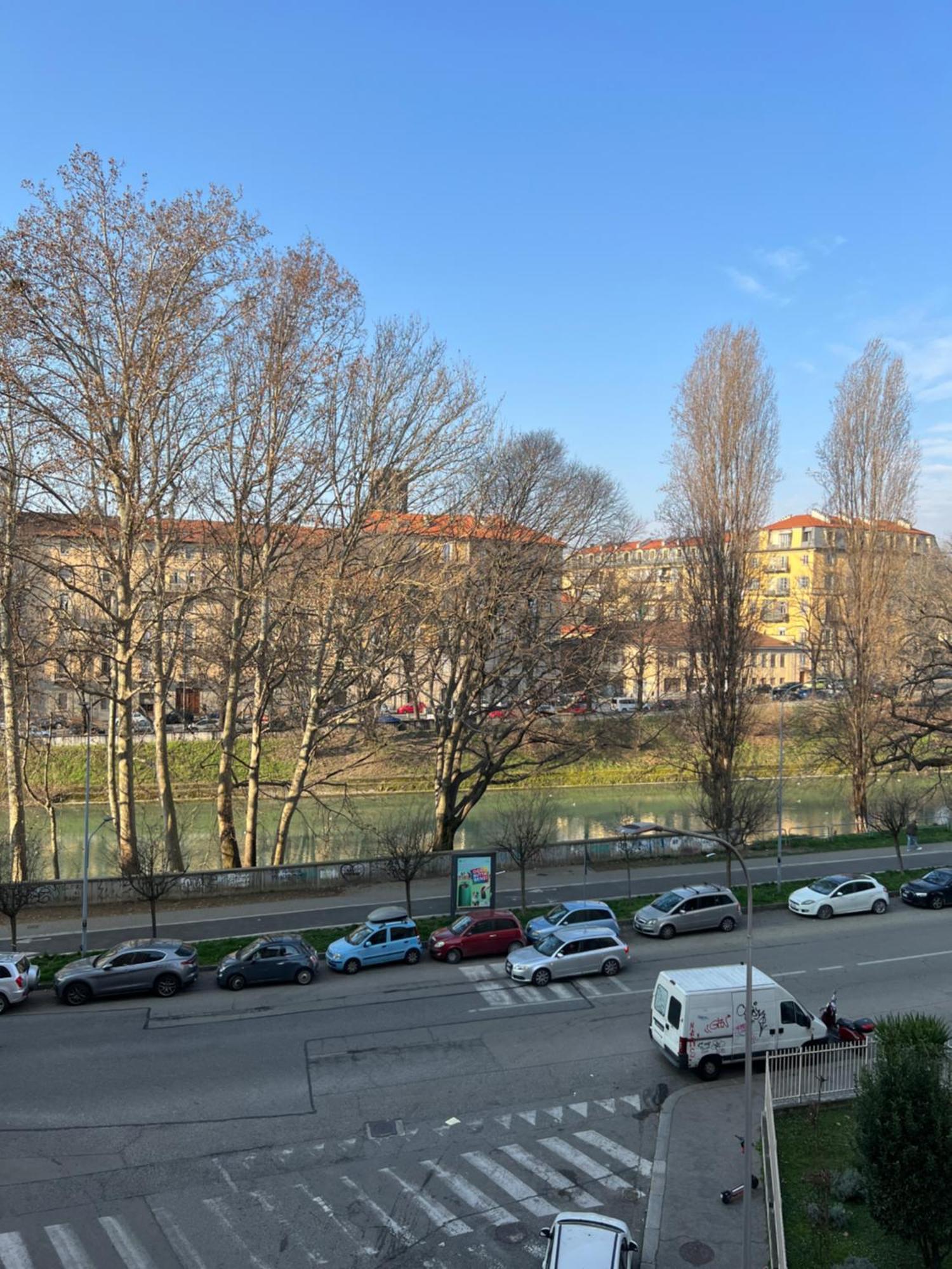 Room With Private Balcony On The Dora River Turin Luaran gambar