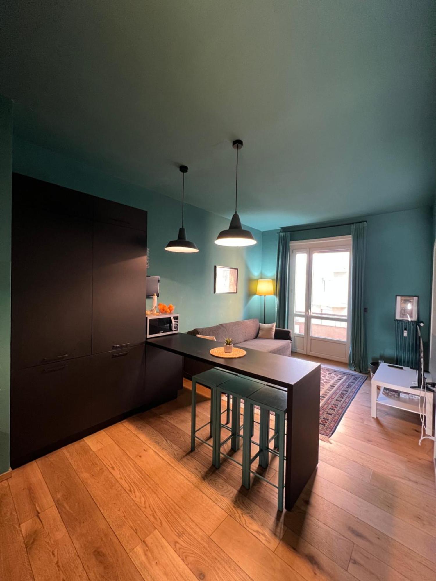 Room With Private Balcony On The Dora River Turin Luaran gambar
